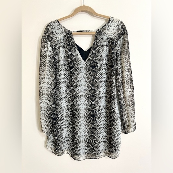 BUDDY LOVE Snakeskin Sheer Tie Tassel V Neck Bohemian Long Sleeve Blouse‎ Size M - Picture 2 of 15